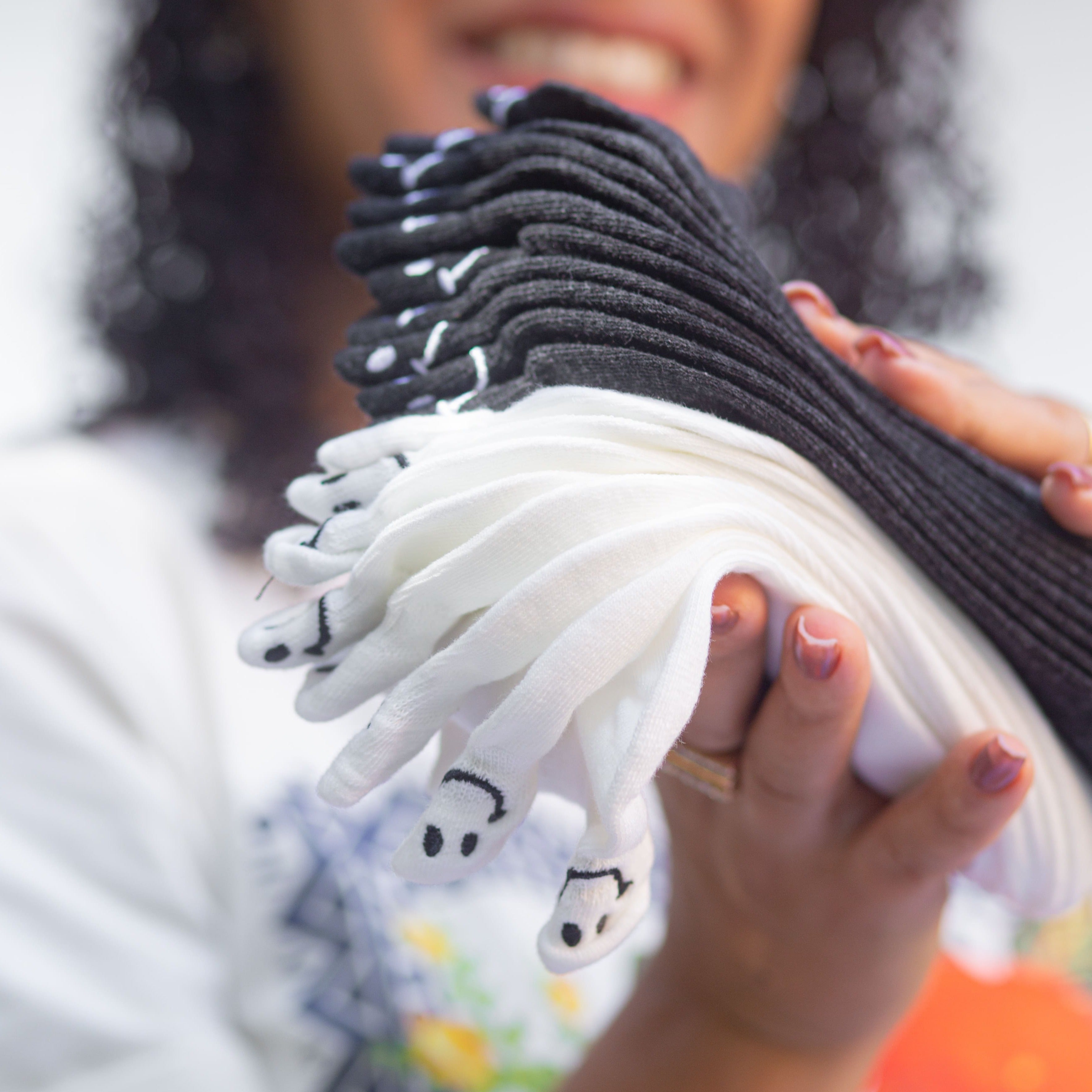 Meias Sorrisos Cores Únicas Bordadas - 10 pares [FRETE GRÁTIS]